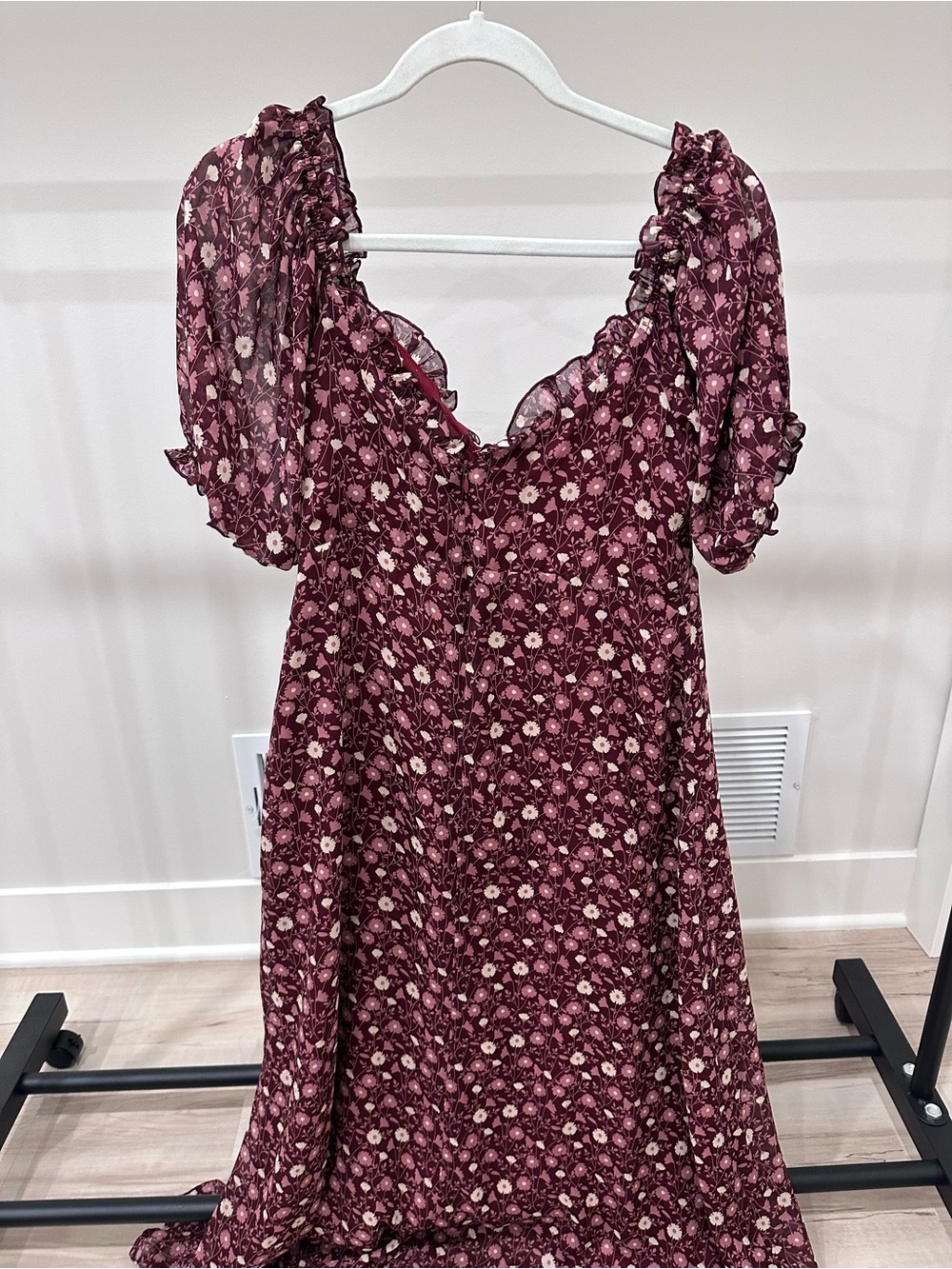Vici floral Puff-Sleeve Maxi Dress in Burgundy
